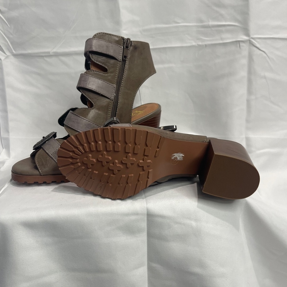 Vintage 93‎ Cami Heeled Western Boho Buckle Faux Gray Leather Sandal Size 6 NWOB - Picture 5 of 6